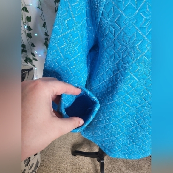 💚HP💚NWT T by Talbots Blue Silver Metallic Cotton Blend Crossover Neck Pullover - Picture 3 of 8